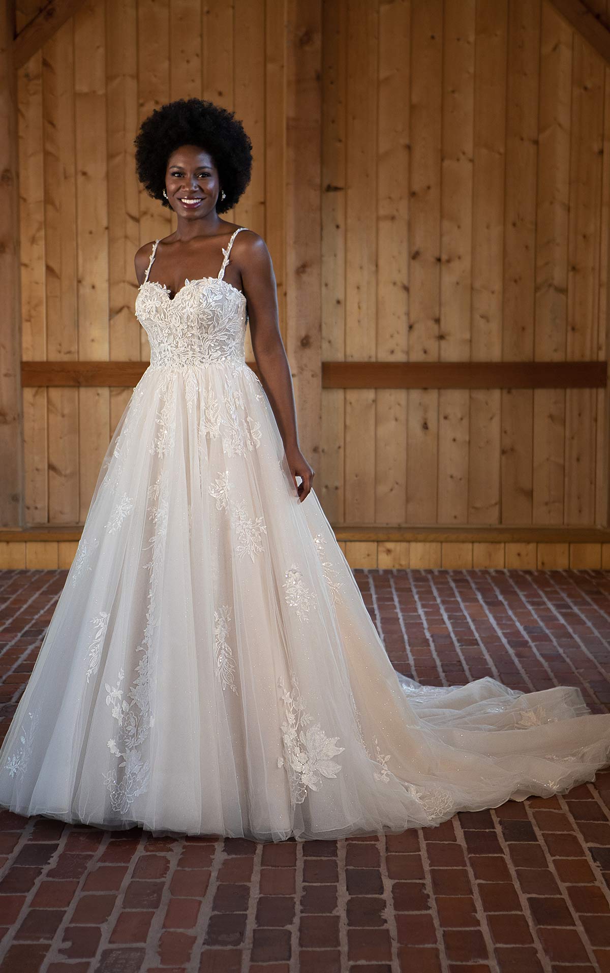 ROMANTIC LACE AND TULLE BALLGOWN WEDDING DRESS WITH SPAGHETTI