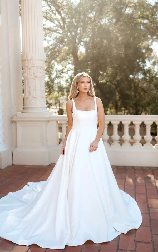 MINIMALIST CHIC MODERN A-LINE WEDDING DRESS WITH SHOULDER STRAPS AND POCKETS