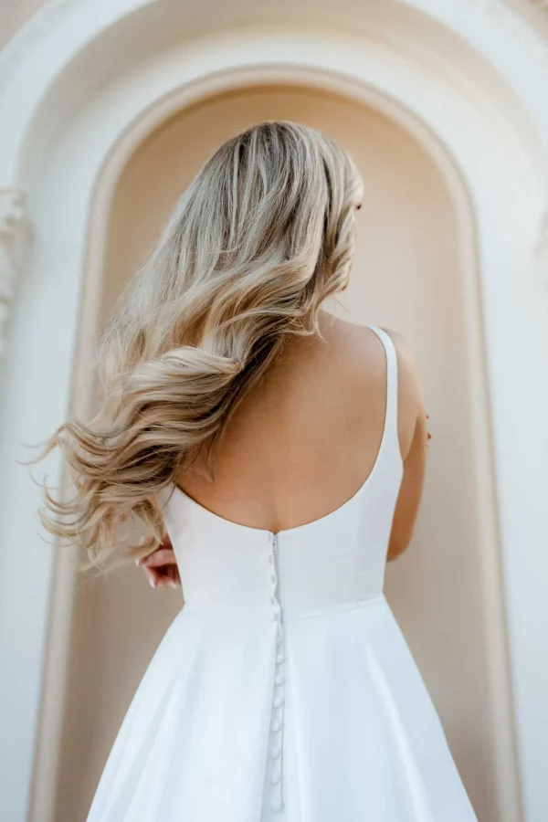 MINIMALIST CHIC MODERN A-LINE WEDDING DRESS WITH SHOULDER STRAPS AND POCKETS - Image 3