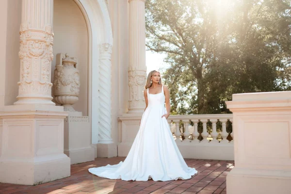 MINIMALIST CHIC MODERN A-LINE WEDDING DRESS WITH SHOULDER STRAPS AND POCKETS - Image 4