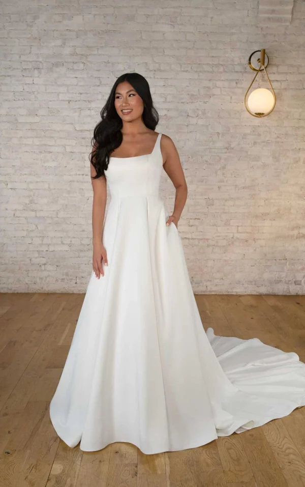 MINIMALIST CHIC MODERN A-LINE WEDDING DRESS WITH SHOULDER STRAPS AND POCKETS - Image 8