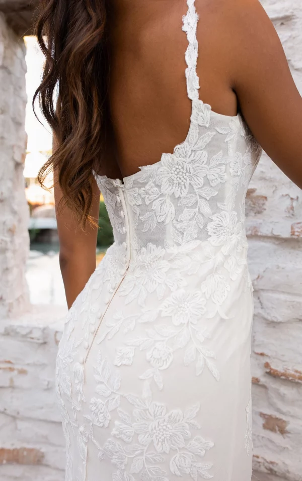 ELEGANT FLORAL LACE FIT-AND-FLARE WEDDING DRESS WITH SHOULDER STRAPS - Image 5