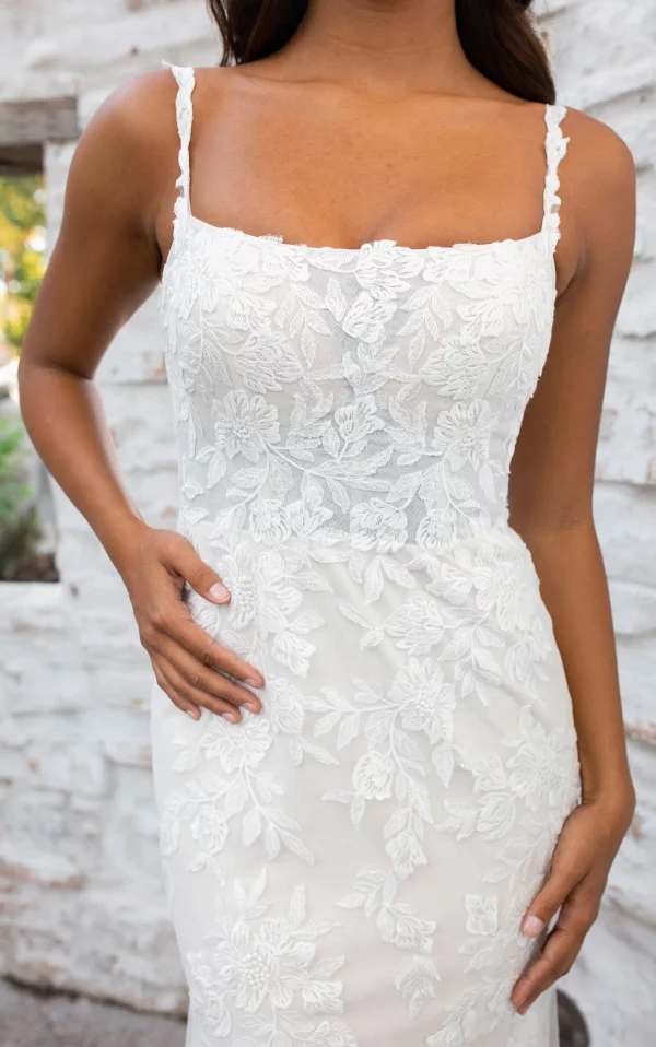 ELEGANT FLORAL LACE FIT-AND-FLARE WEDDING DRESS WITH SHOULDER STRAPS - Image 6