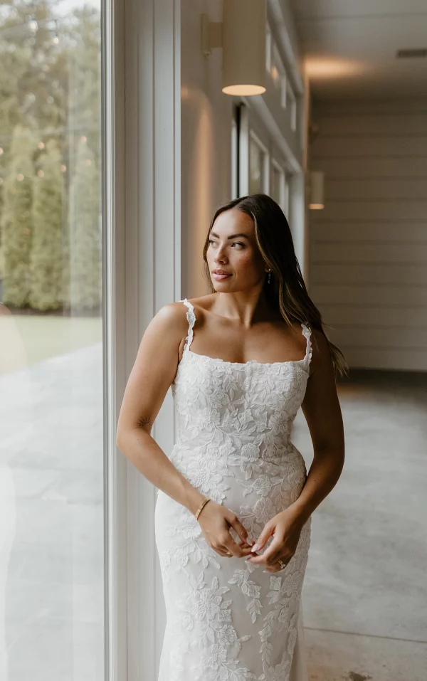 ELEGANT FLORAL LACE FIT-AND-FLARE WEDDING DRESS WITH SHOULDER STRAPS - Image 7