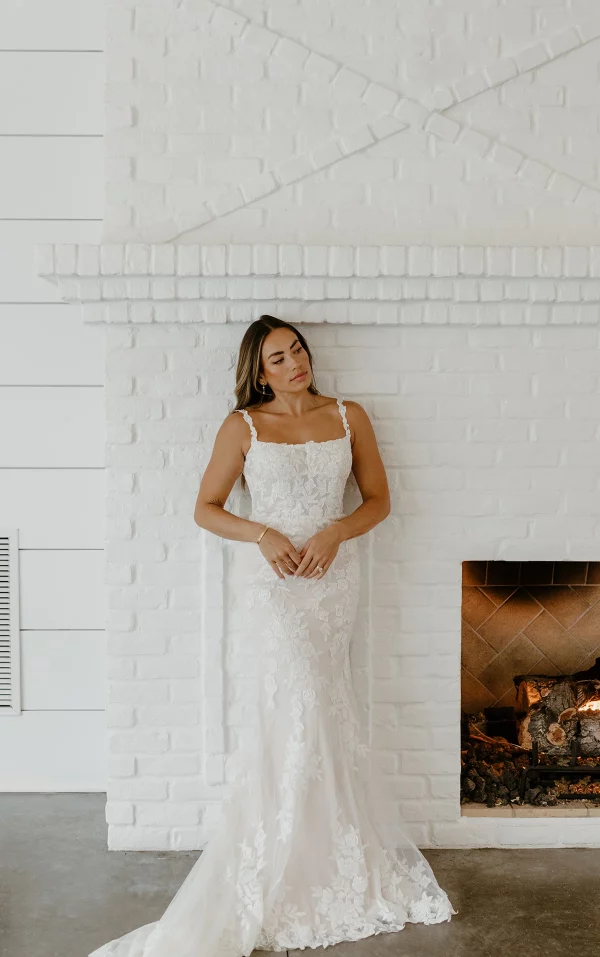 ELEGANT FLORAL LACE FIT-AND-FLARE WEDDING DRESS WITH SHOULDER STRAPS - Image 8