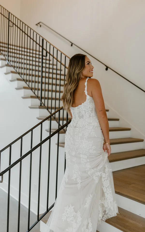 ELEGANT FLORAL LACE FIT-AND-FLARE WEDDING DRESS WITH SHOULDER STRAPS - Image 11