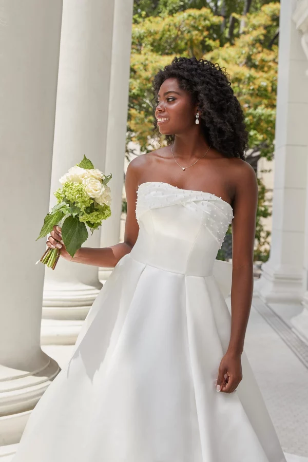 MODERN STRAPLESS PRINCESS BALLGOWN WEDDING DRESS WITH DETACHABLE BOW - Image 3