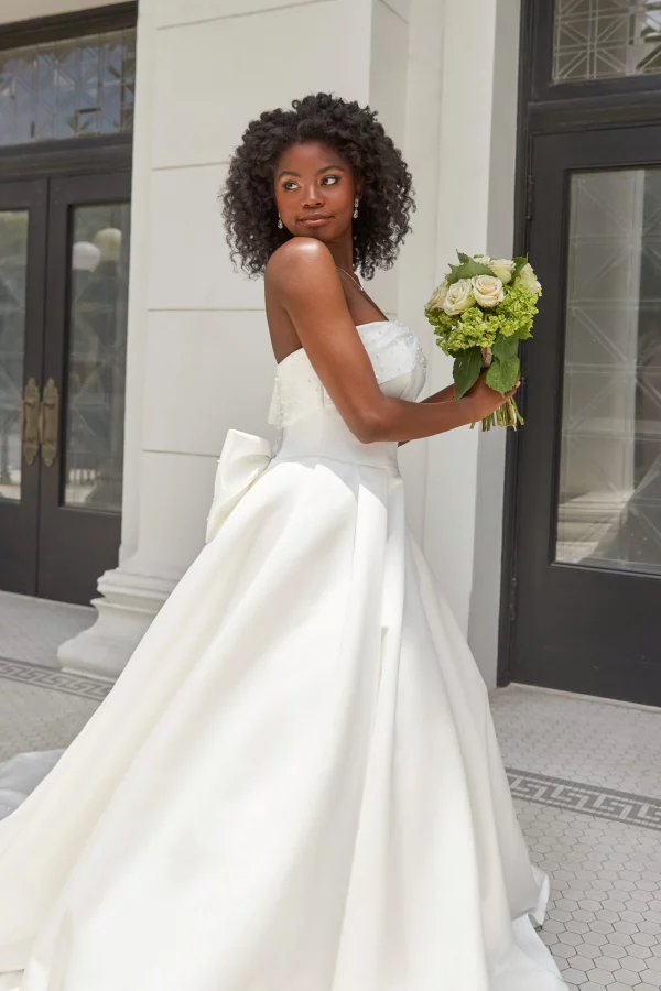 MODERN STRAPLESS PRINCESS BALLGOWN WEDDING DRESS WITH DETACHABLE BOW - Image 4