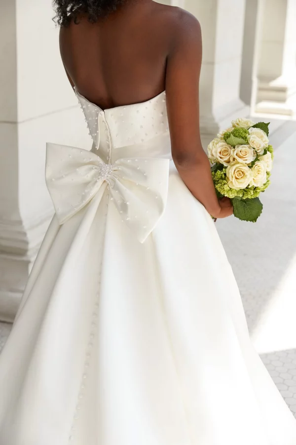MODERN STRAPLESS PRINCESS BALLGOWN WEDDING DRESS WITH DETACHABLE BOW - Image 5