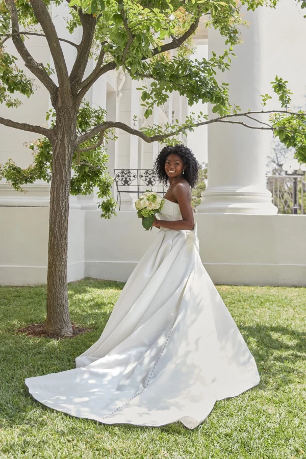 MODERN STRAPLESS PRINCESS BALLGOWN WEDDING DRESS WITH DETACHABLE BOW