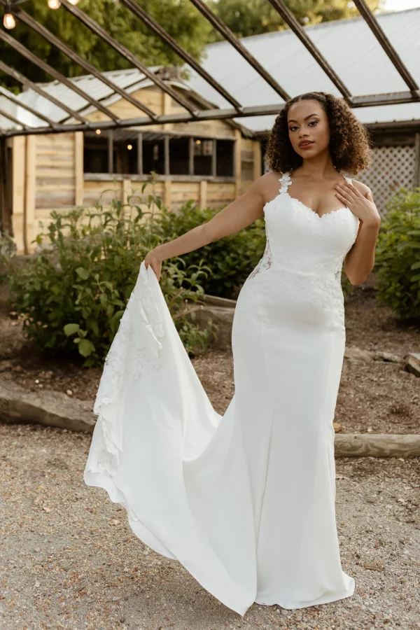 SEXY LACE FIT-AND-FLARE WEDDING DRESS WITH SWEETHEART NECKLINE AND CUTOUT TRAIN - Image 6