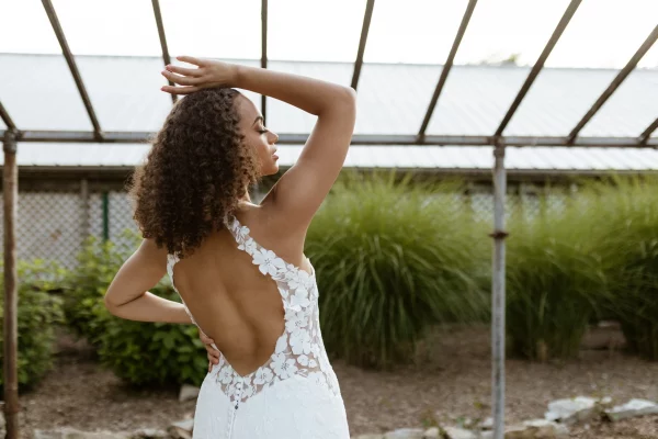 SEXY LACE FIT-AND-FLARE WEDDING DRESS WITH SWEETHEART NECKLINE AND CUTOUT TRAIN - Image 7