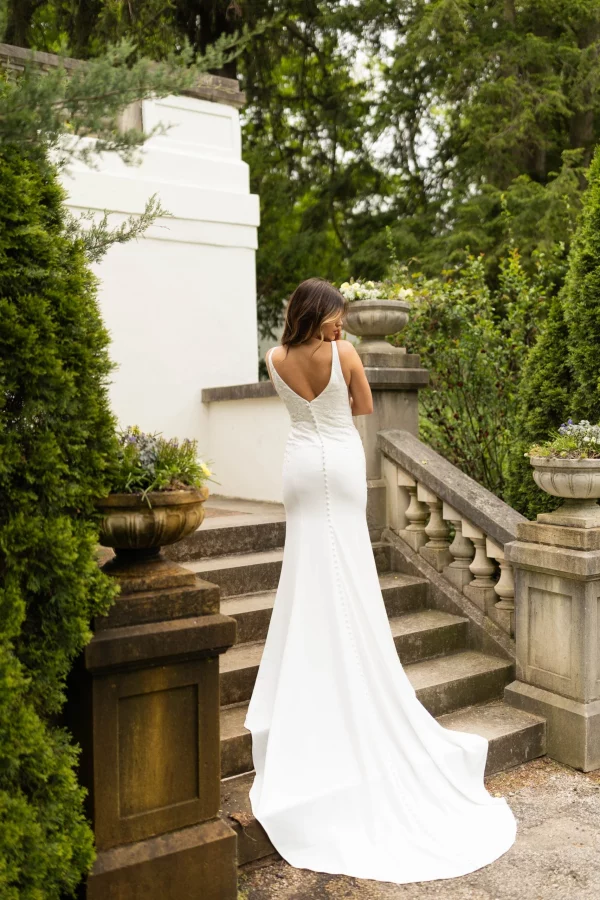 GLAMOROUS COLUMN SHEATH WEDDING DRESS WITH PLUNGING NECKLINE - Image 3