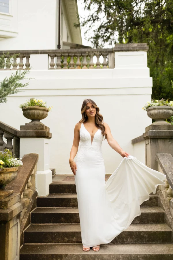 GLAMOROUS COLUMN SHEATH WEDDING DRESS WITH PLUNGING NECKLINE