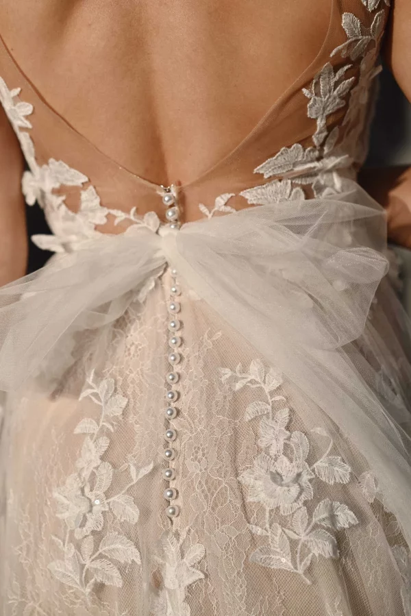 ELEGANT SHORT SLEEVE LACE A-LINE WEDDING DRESS WITH PLUNGING V-NECKLINE - Image 6