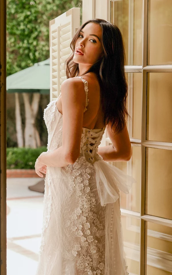 FLORAL LACE FIT-AND-FLARE WEDDING DRESS WITH SPAGHETTI STRAPS - Image 8