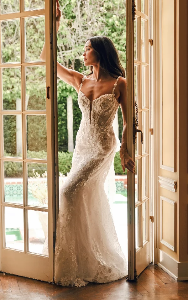 FLORAL LACE FIT-AND-FLARE WEDDING DRESS WITH SPAGHETTI STRAPS - Image 7