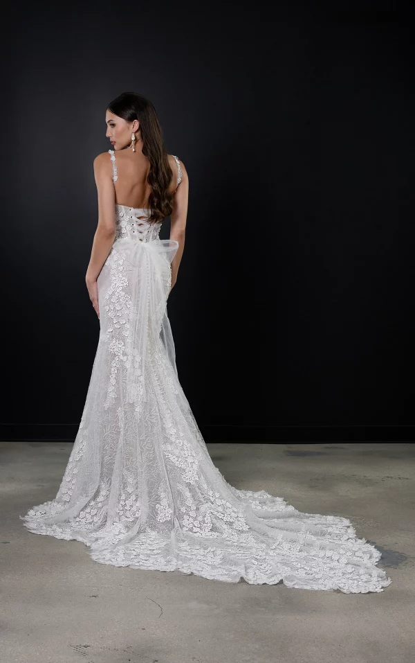 FLORAL LACE FIT-AND-FLARE WEDDING DRESS WITH SPAGHETTI STRAPS - Image 4