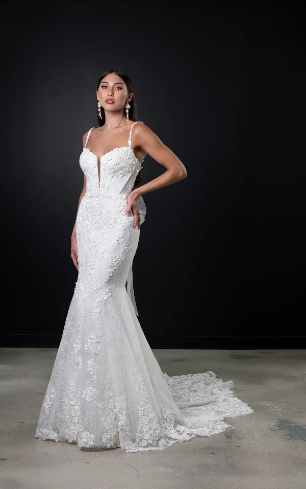 FLORAL LACE FIT-AND-FLARE WEDDING DRESS WITH SPAGHETTI STRAPS - Image 2