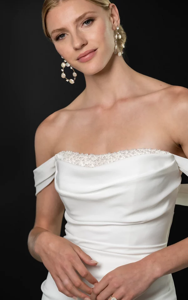 SOPHISTICATED COLUMN WEDDING DRESS WITH OFF-THE-SHOULDER STRAPS - Image 4