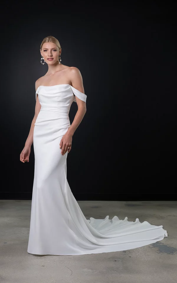 SOPHISTICATED COLUMN WEDDING DRESS WITH OFF-THE-SHOULDER STRAPS - Image 3